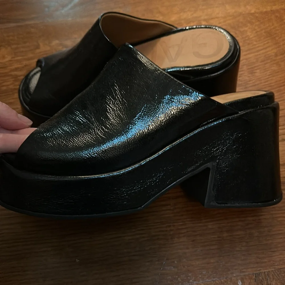 Ganni chunky platform sandals size 38 (fits 7.5 or 8) black shiny - Picture 2 of 6